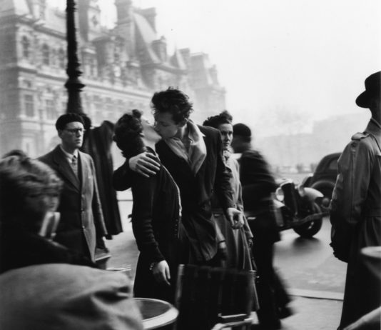 Robert Doisneau, Le Baiser de l'Hotel de Ville, Paris